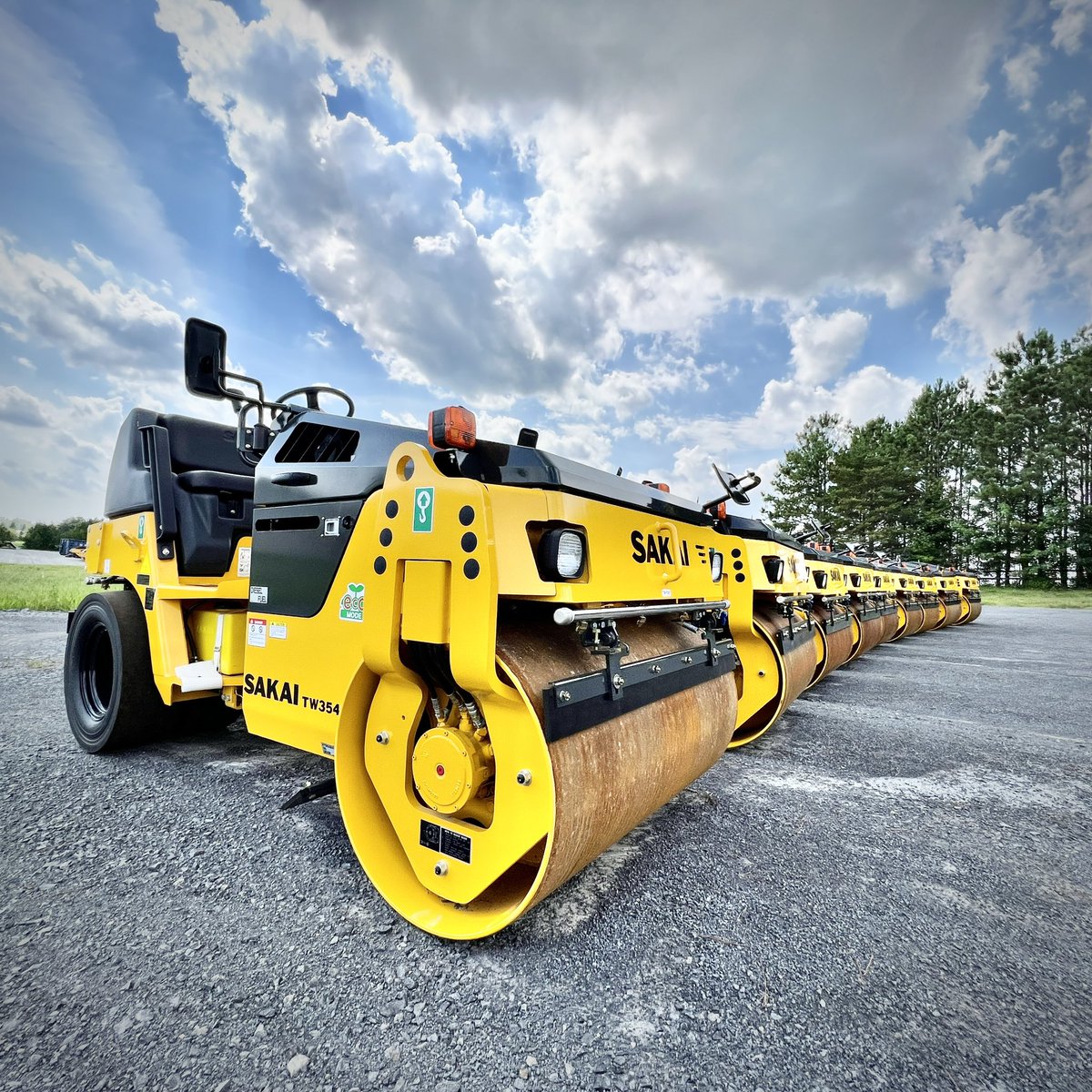 New #asphalt #compactor inventory avail.! Sakai TW354 #paving operators prefer the combination of super quiet operation, rubber isolated deck &amp; drum vibration, easy visibility to drum edges, &amp; a comfy waterproof bench seat. Ships w/ ROPS. Info &amp; how 2 buy: bit.ly/1TW354