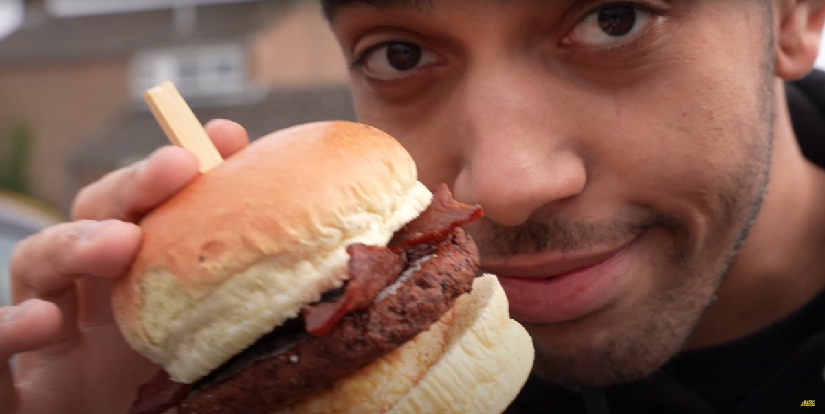 SentInto_Space's tweet photo. #TBT delivering a burger from space with @NikoOmilana and @unitsheffield 🍔🚀🚚

#NationalBurgerDay https://t.co/gTaawVsU7X