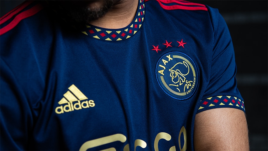 maxiikits's tweet photo. A gagner le nouveau maillot de l'AJAX Away 22/23 + Flocage. 

 ♻️ Retweet 
 ✅ Suivez-nous 
@maxiikits

C'est tout ce que tu as à faire ⚽️

TAS dimanche 20h 🔔 https://t.co/VJXj7RhPl8