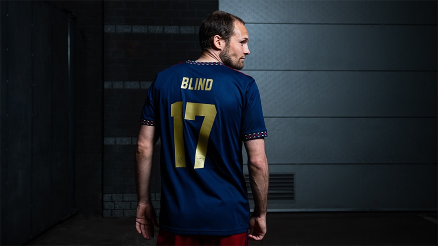 maxiikits's tweet photo. A gagner le nouveau maillot de l'AJAX Away 22/23 + Flocage. 

 ♻️ Retweet 
 ✅ Suivez-nous 
@maxiikits

C'est tout ce que tu as à faire ⚽️

TAS dimanche 20h 🔔 https://t.co/VJXj7RhPl8