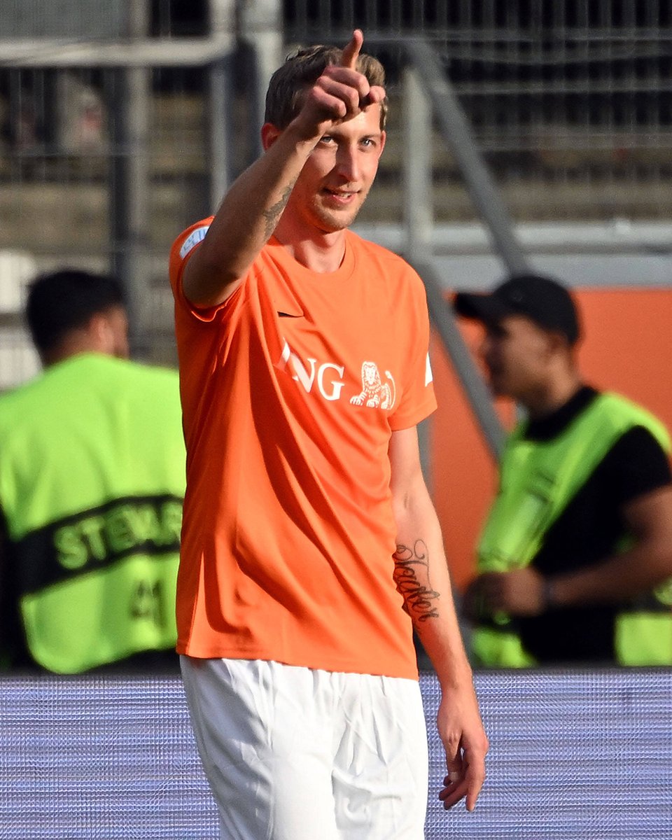 Stefan #Kießling hat gestern mit anderen Stars wie Sebastian #Vettel, <a href="/therealdcf1/">David Coulthard</a>, Rene #Adler und einigen mehr am <a href="/Benefizkick/">ChampionsForCharity</a>-Spiel in Frankfurt teilgenommen. 
Insgesamt wurden bei dem von <a href="/swish41/">Dirk Nowitzki</a> und <a href="/SchumacherMick/">Mick Schumacher</a> organisierten Spiel 100.000 € eingenommen! 👏