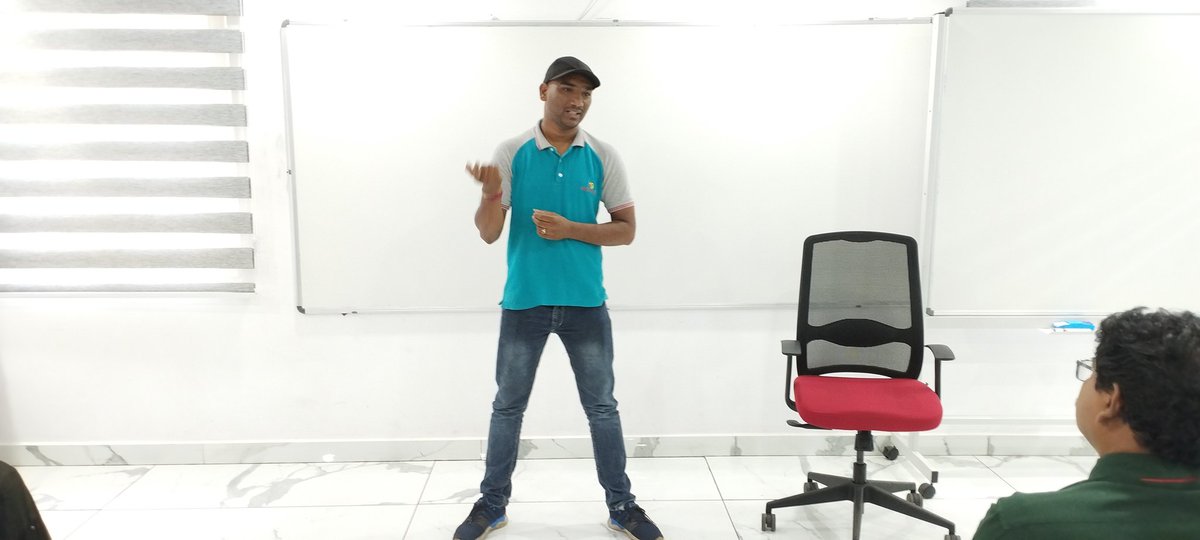 HoneyyGroup's tweet photo. Day 2 of the New Employee Training continues with inputs from the senior employees. The new employees are eager to learn from them as they embark upon the journey of a new job.
#salestraining #NewEmployees #NewEmployeeTraining #HoneyygroupEmployees #SalesandMarketing #SalesJob https://t.co/thvkZjnPhX
