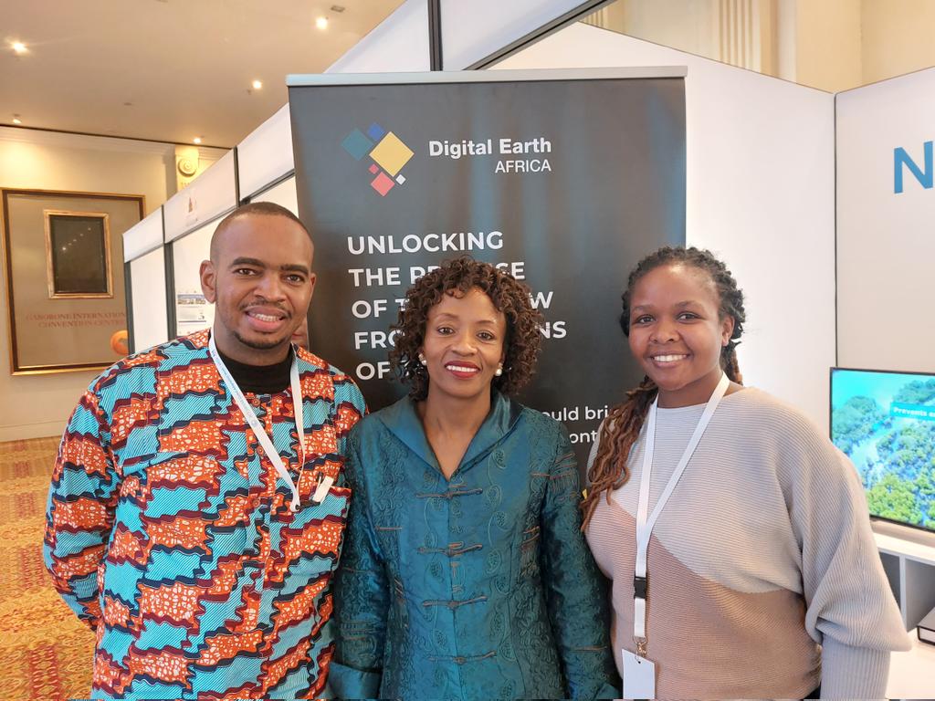 DEarthAfrica's tweet photo. @kenmubea Capacity Development Lead & Esther Makabe from #GEOGlam, interviewed at the #NAPExpo by Florah Mmereki from Planet Protector Magazine #Botswana on #Okavango, Lake Ngami, impact story.
#agriculture, #cropmonitor @GEOSEC2025 #EO4impact @EO4SDG https://t.co/KV22sPT4Q7