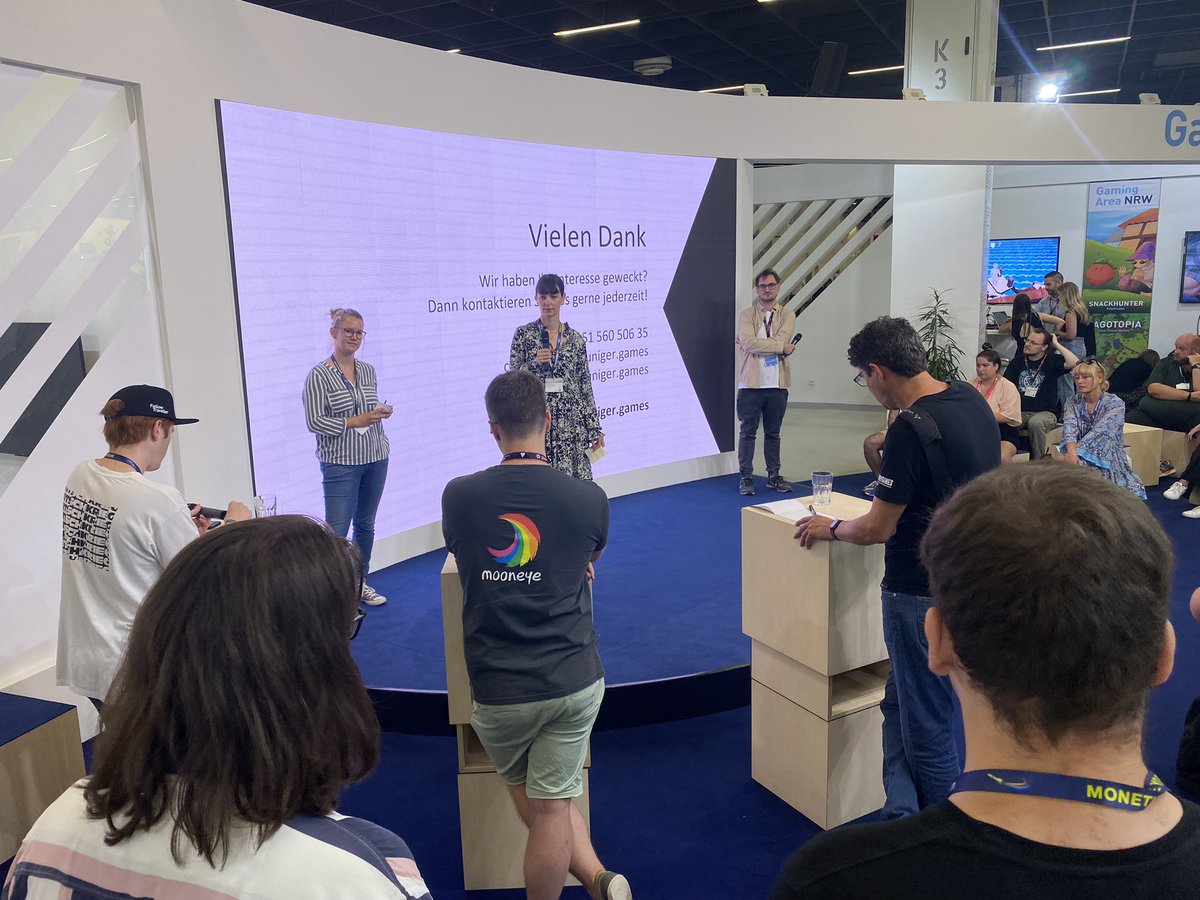 MedienNRW's tweet photo. Pitching Session in Kooperation mit dem @mgz_nrw bei uns am Stand auf der #Gamescom 

@FantasticFoe @CologneGameLab @TxKGamingStudio pitchen ihre Games vor einer Jury aus Publishern https://t.co/8Aoy0XPvSr