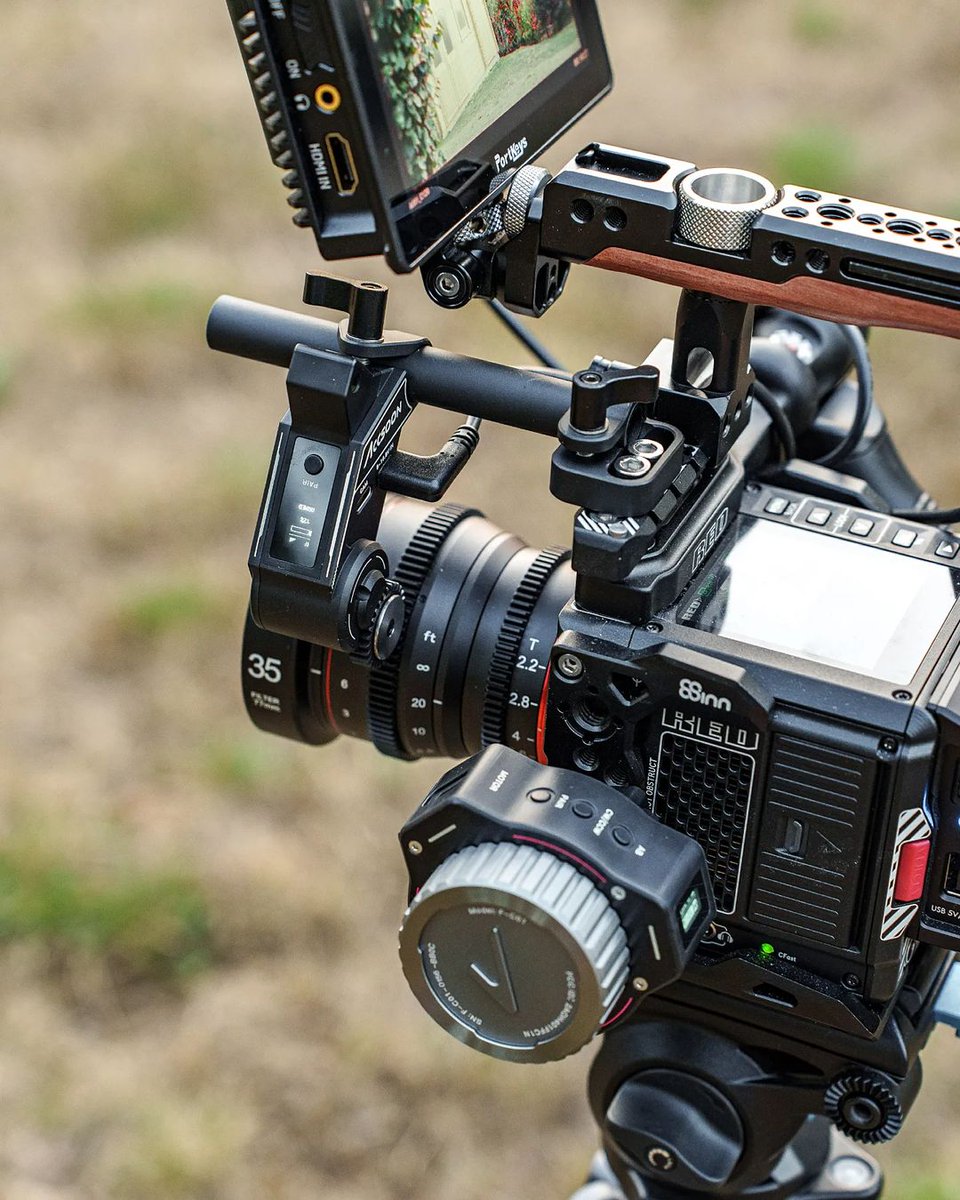 Portkeys_global's tweet photo. CONTROL YOUR KOMODO with BM5 WR monitor via WIFI, you could control any function of the camera via the touchscreen in real-time.

📷: @benjamin_tantot
#photographer #videographer #cameragear #redcinema #redcamera #redkomodo #redvraptor #camerasetup #redcamerausers #portkeys https://t.co/NWwbTjHDzR