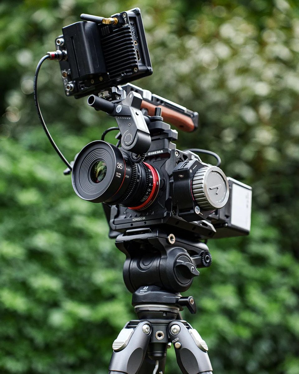 Portkeys_global's tweet photo. CONTROL YOUR KOMODO with BM5 WR monitor via WIFI, you could control any function of the camera via the touchscreen in real-time.

📷: @benjamin_tantot
#photographer #videographer #cameragear #redcinema #redcamera #redkomodo #redvraptor #camerasetup #redcamerausers #portkeys https://t.co/NWwbTjHDzR