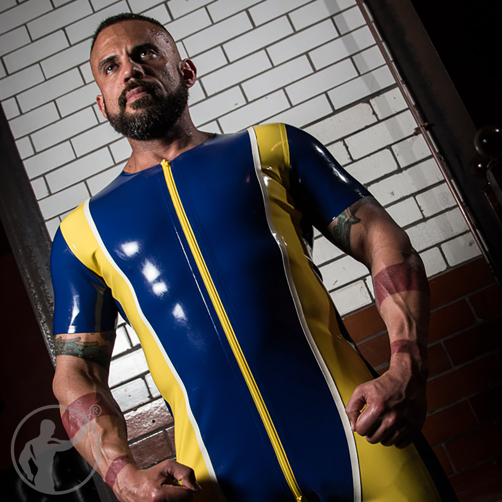 invinciblerubbr's tweet photo. We're going for a rubber Xcelerator Suit vide today!  #invinciblerubber #xceleratorsuit #rubbersuit #latexsuit #fetishphotography #eaglemanchester #supatex #vivishine https://t.co/1hgfFcNy1F https://t.co/VG4YODjBhG