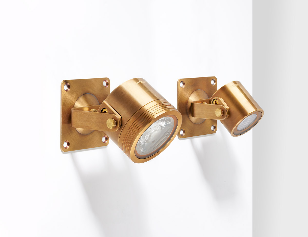 collingwoodfr's tweet photo. Aucune caractéristique de vos intérieurs ou jardins n'est hors de portée de ces luminaires d'une polyvalence exceptionnelle. Disponibles en finition laiton, les UL030 et UL010 s’intègreront parfaitement dans vos décors pour créer une ambiance cosy https://t.co/6HvyAcVUfF https://t.co/X8Tv09koqY