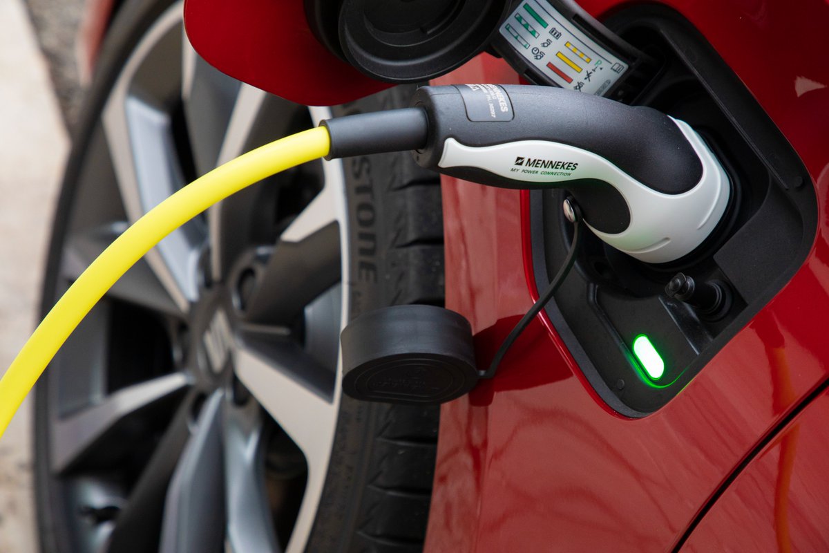 Mimo wzrastającej popularności pojazdów elektrycznych i hybrydowych, wielu kierowców mało wie o baterii. Ekspert z Centrum Testowego Energii SEAT-a rozwiewa wątpliwości na ten temat.

➡️bit.ly/SEAT_baterie

#SEATMediaPortal #technologie #baterie #elektryfikacja