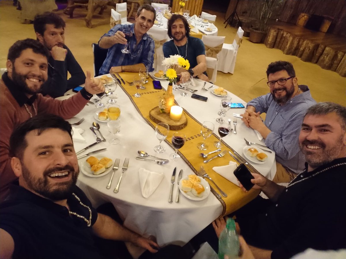 esmangrullo's tweet photo. Que noche Teté!
Grandes compañeros, excelentes profesionales, mejores personas. 
Un placer participar en #ADNmalezas @Syngenta_ar https://t.co/sYEGaaZIrr