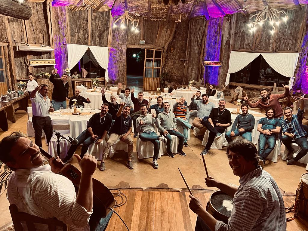 esmangrullo's tweet photo. Que noche Teté!
Grandes compañeros, excelentes profesionales, mejores personas. 
Un placer participar en #ADNmalezas @Syngenta_ar https://t.co/sYEGaaZIrr