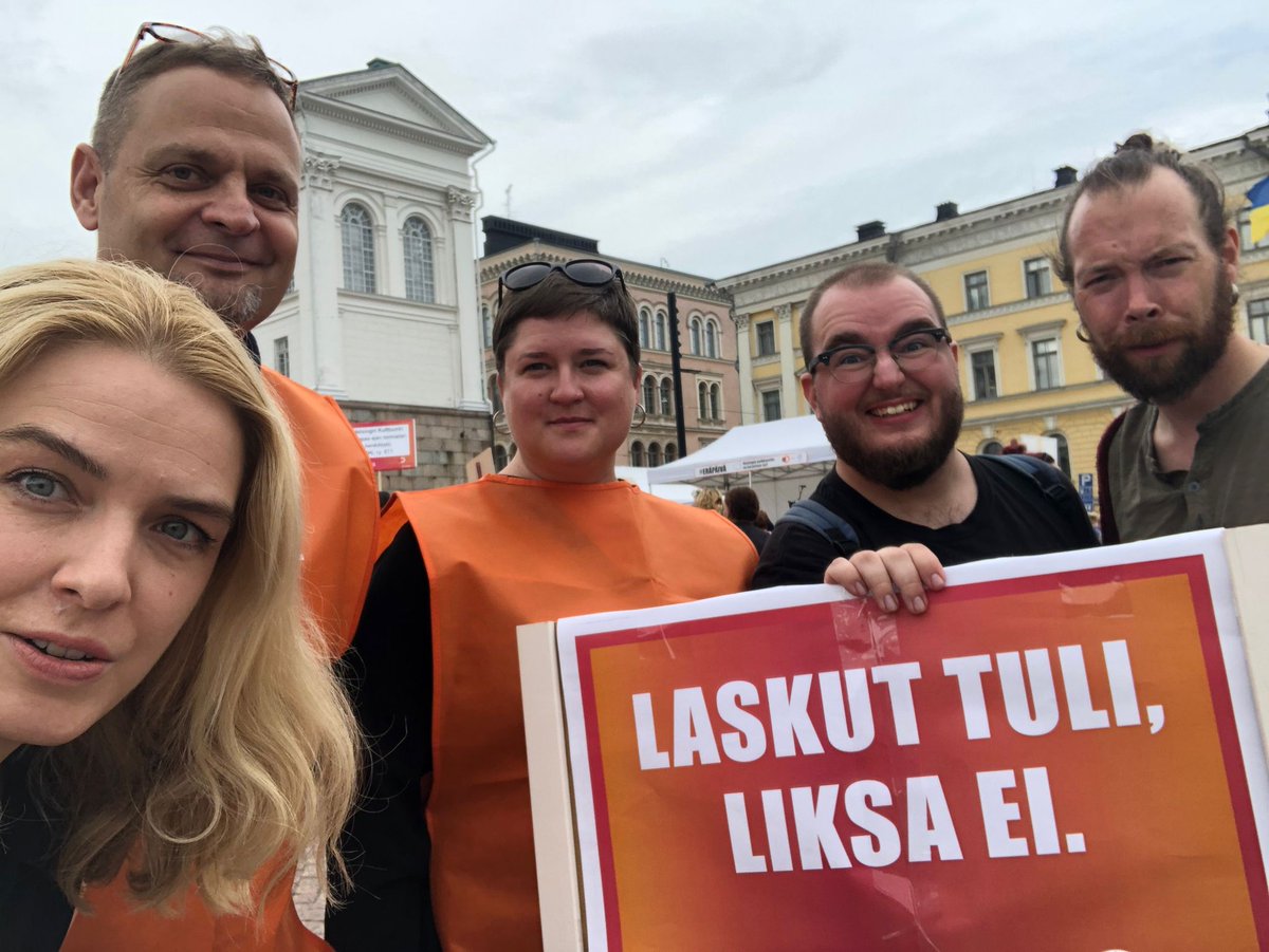jhlvasemmisto's tweet photo. Pahoittelulla ei laskuja makseta! Helsingin kaupungin työntekijät vaativat pikaisia toimia tilanteen korjaamiseksi! #eräpäivä #jhl #jhlvas https://t.co/1SmStlTGAm