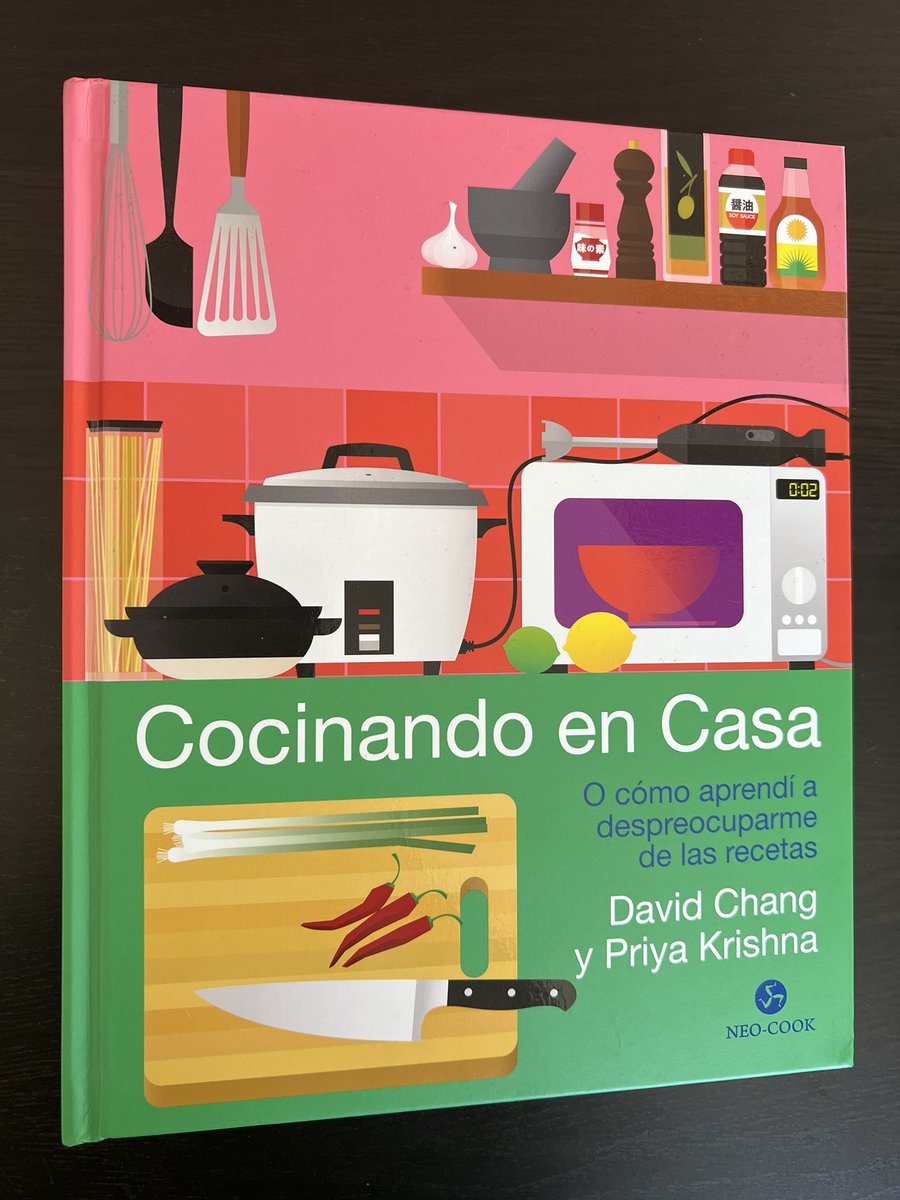 NeoPerson_ed's tweet photo. ¡Cómo ha quedado! 😍
COCINANDO EN CASA
O cómo aprendí a despreocuparme de las recetas.
David Chang (@davidchang)
&amp; 
Priya Krishna (@priyakrishna)
Traducido por @AinhoaSegura_ 

Un libro de #NeoCook 
28 de octubre de 2022. 
Ya en preventa‼️✅ https://t.co/SQxnNfUpYC