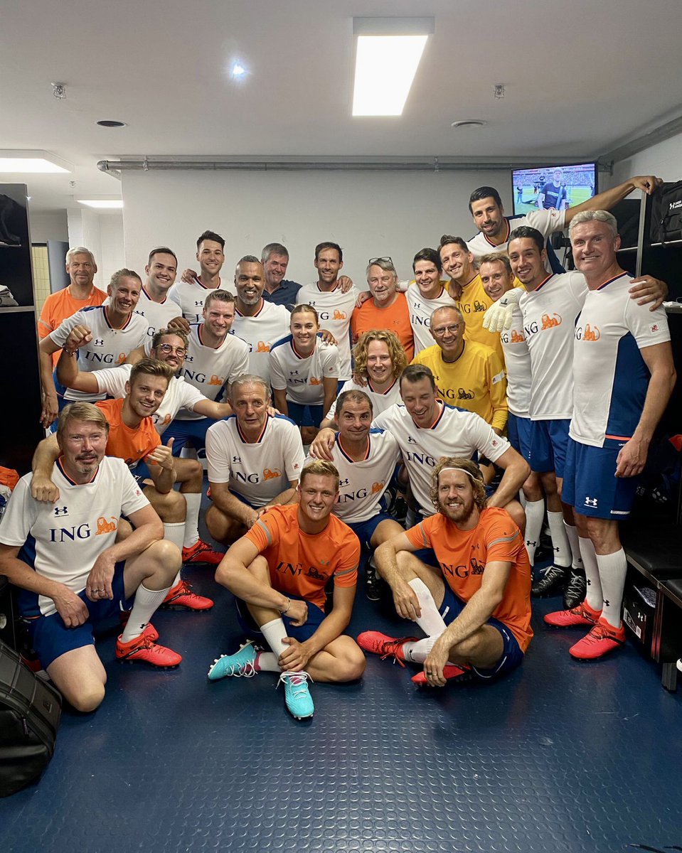 Zurück auf den Platz, für einen guten Zweck und zu Ehren einer Legende des deutschen Sports. 💯

Vielen Dank für die Einladung, vielen Dank an alle, die uns unterstützt haben!

<a href="/swish41/">Dirk Nowitzki</a> <a href="/SchumacherMick/">Mick Schumacher</a> <a href="/Benefizkick/">ChampionsForCharity</a>