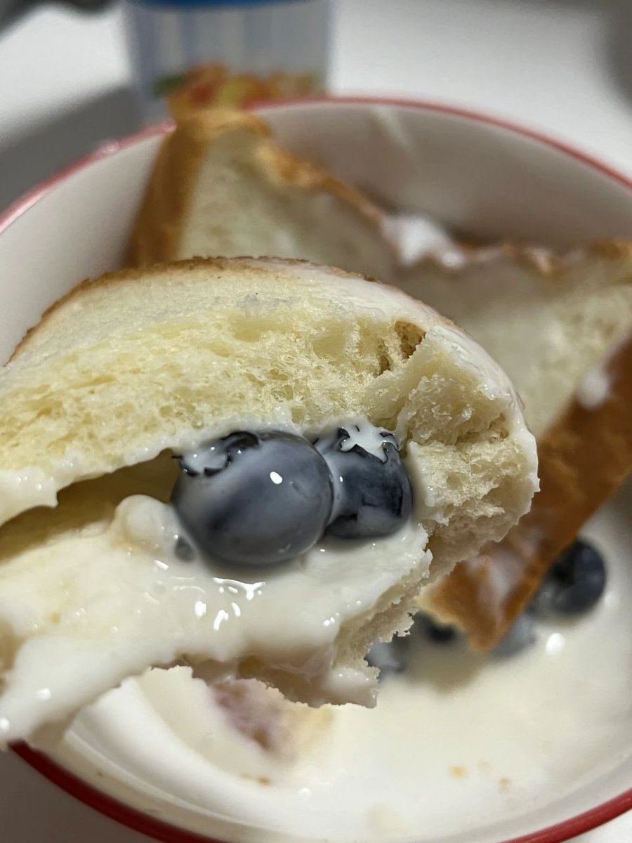 Winnie98109568's tweet photo. Morning, my breakfast is blueberry yogurt toast https://t.co/qlrb4qGXWK