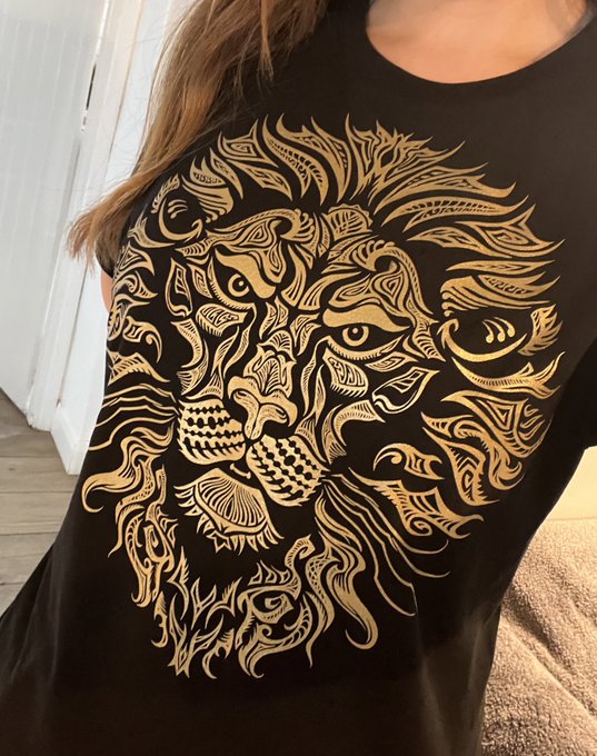 A sneak peek of my new merch, should I bring them to insomnia?   Would anyone want one? 🤭  Art by @ZachFischer<a href="/tag/cosplay"class="tags"><span>#cosplay</span></a><a href="/tag/borderlands"class="tags"><span>#borderlands</span></a><a href="/tag/moxxi"class="tags"><span>#moxxi</span></a><a href="/tag/moxxicosplay"class="tags"><span>#moxxicosplay</span></a>