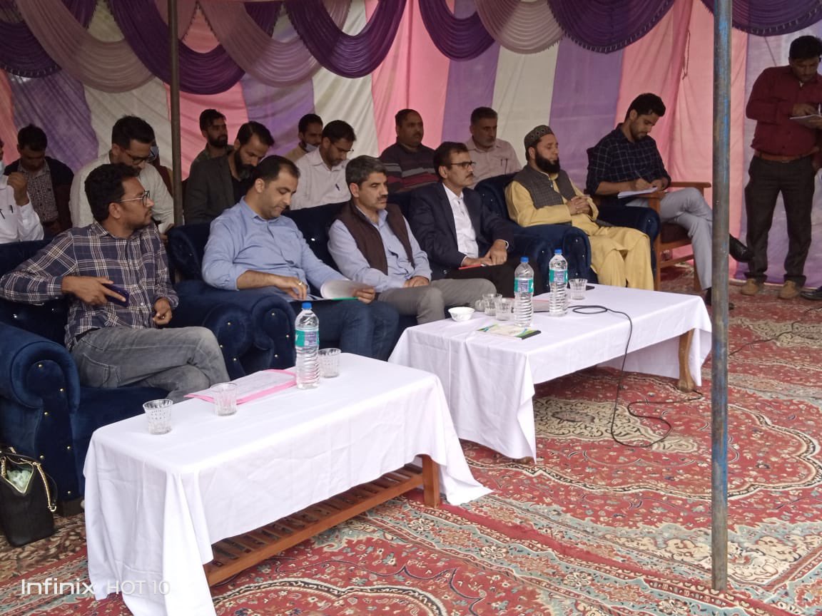 BlockKhag's tweet photo. Yesterday, Block Diwas was conducted at Sugen. Besides,ADC Budgam Mr. Akramullah Tak who chaired the function many district and block level officers attended this outreach programme. Many issues regarding developmental activities wr raised by people &amp; solved by officials on spot. https://t.co/iru76bPDu3