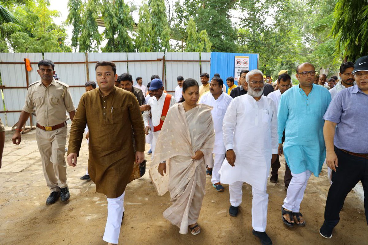 thisissanjubjp's tweet photo. आज जनपद वाराणसी में प्रवास के दौरान डॉ संपूर्णानंद स्पोर्ट्स स्टेडियम, सिंगरा पहुंचकर वहा चल रहे निर्माण कार्यों की प्रगति का निरीक्षण किया। https://t.co/znBiupqzX7