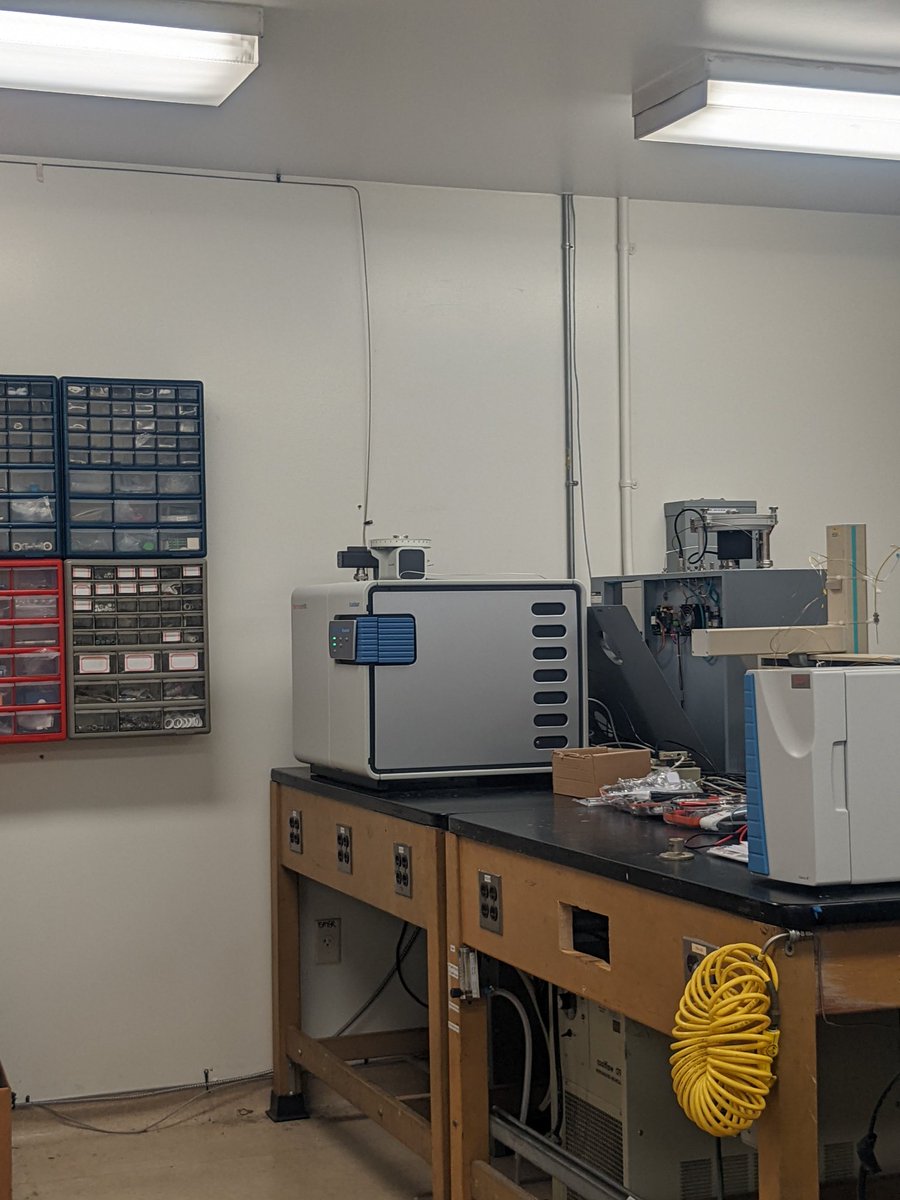 ifDiscswereRock's tweet photo. Installing our new EA Isolink OH this week! Hydrogen isotopes here we come. https://t.co/IYaI6ncoN4