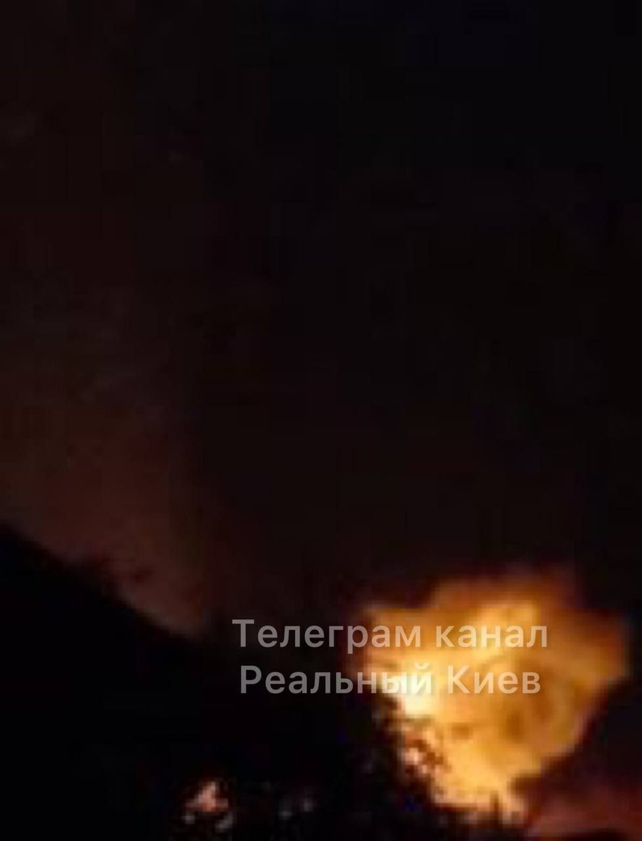 #Вишгород 🇺🇦
Вночі рашисти завдали 2 ракетних удари по Вишгородському району Київської області. Жертв та поранених серед цивільних людей на ранок немає. Пожежі та руйнування житлових будинків чи об'єктів інфраструктури відсутні - голова ОВА Кулеба.
