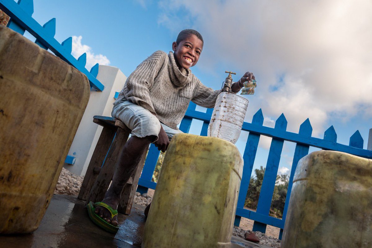 Etoetsay, 13, is happy to help his dad fill buckets of water at the water point in his village of Androimpano, in southwestern Madagascar. 
Thanks to the village's solar-powered water points, people no longer have to walk 15 km to find water, as they did before.#WorldWaterWeek