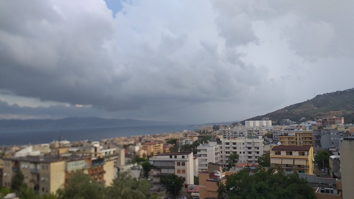 AliFrancesco's tweet photo. #ossimoro, l'#estate più #calda e secca di sempre con l'#Agosto più #piovoso che si #ricordi... #statistiche tutte da rifare
#lestateaddosso #Salutidallospazio #metereologia #previsioni #meteo https://t.co/0P7sNOInQL