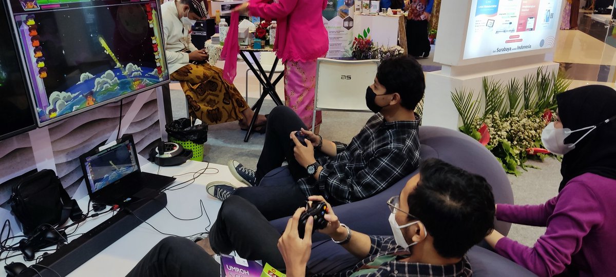 EmYiKay's tweet photo. Masih di #SurabayaGreatExpo 2022!
Sekarang lagi ngeshowcasein Ultra Space Battle Brawl dari Mojiken Studio.
#gamedev #USBB #GADAS #Mojiken #Surabaya https://t.co/ERAKxOXISn