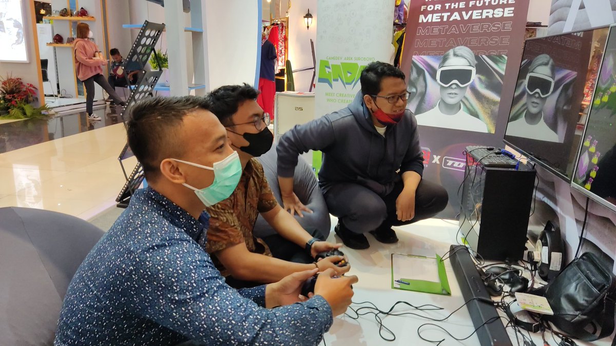 EmYiKay's tweet photo. Masih di #SurabayaGreatExpo 2022!
Sekarang lagi ngeshowcasein Ultra Space Battle Brawl dari Mojiken Studio.
#gamedev #USBB #GADAS #Mojiken #Surabaya https://t.co/ERAKxOXISn