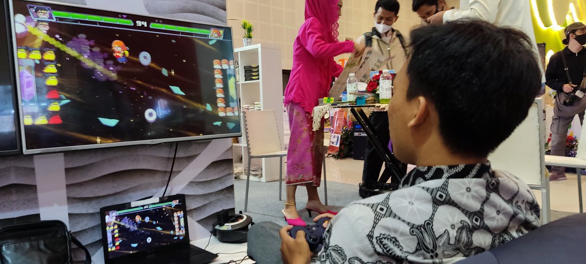 EmYiKay's tweet photo. Masih di #SurabayaGreatExpo 2022!
Sekarang lagi ngeshowcasein Ultra Space Battle Brawl dari Mojiken Studio.
#gamedev #USBB #GADAS #Mojiken #Surabaya https://t.co/ERAKxOXISn