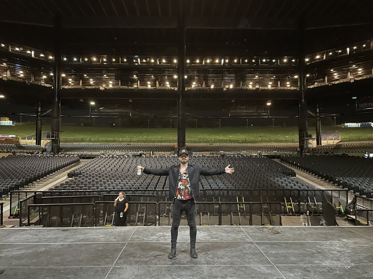 kjwallen's tweet photo. Thank you Chicago! π€π€π€π€
#aliceinchains #breakingbenjamin #bush #thelifeproject #2022summertour #grateful #thankyou https://t.co/SgTSDl2Sgl