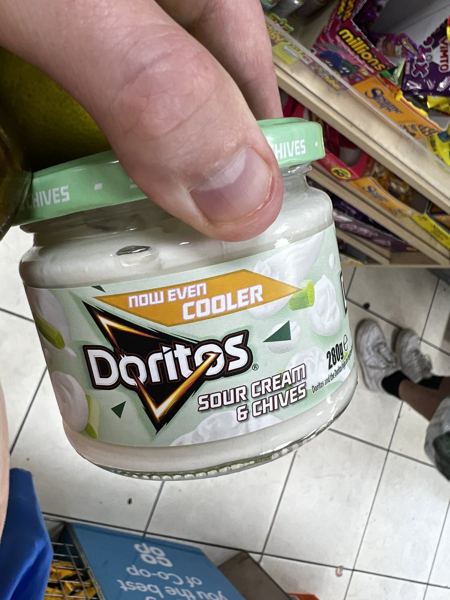 BenjaminBubble's tweet image. Question: I made @mobkitchen Taco Bell Nachos last night, couldn’t find the ‘usual’ sour cream for the life of me!

Only found these two options round the nearest shop - what one would you have gone for? 🤔

#mobkitchen #sourcream #nachos