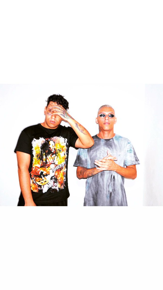 plugsyd's tweet image. Tattoo na cara tipo Young Thug
De casa meu pai que até me expulsar
"Vai valer a pena as neurose fudida"
"Mãe eu te prometo fazer o jogo virar"