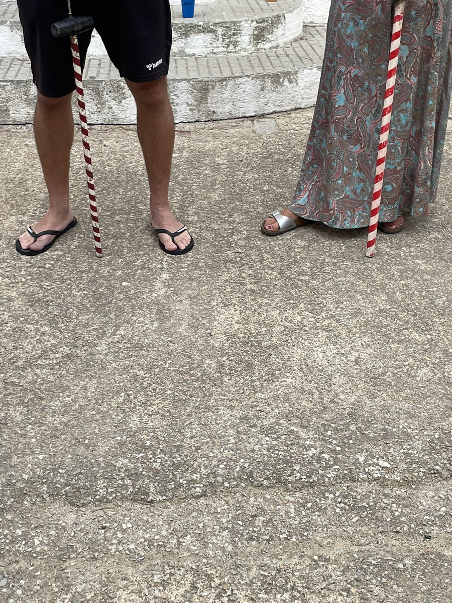 elTxatxu's tweet photo. Ja queda menys x Festa Major! Les dues setmanes prèvies són estressants i apassionants a parts iguals; assajos de versots, de ball parlat, de gralles, de castells, muntar piro, encintar barrets, muntar barres, etc. Que bonic i quina sort poder-ho viure així! @DiablesTDB @nois1975 https://t.co/9rMJ2NQdkq