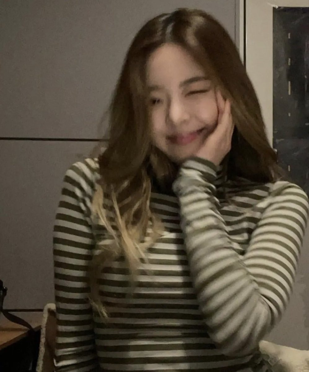 rowanderland's tweet photo. #gloryfmsinsta low quality pics of a low quality bi— [sniped] THIS IS FOR 200 !! 🫶🏻🫧 https://t.co/HR9Bl7edv6