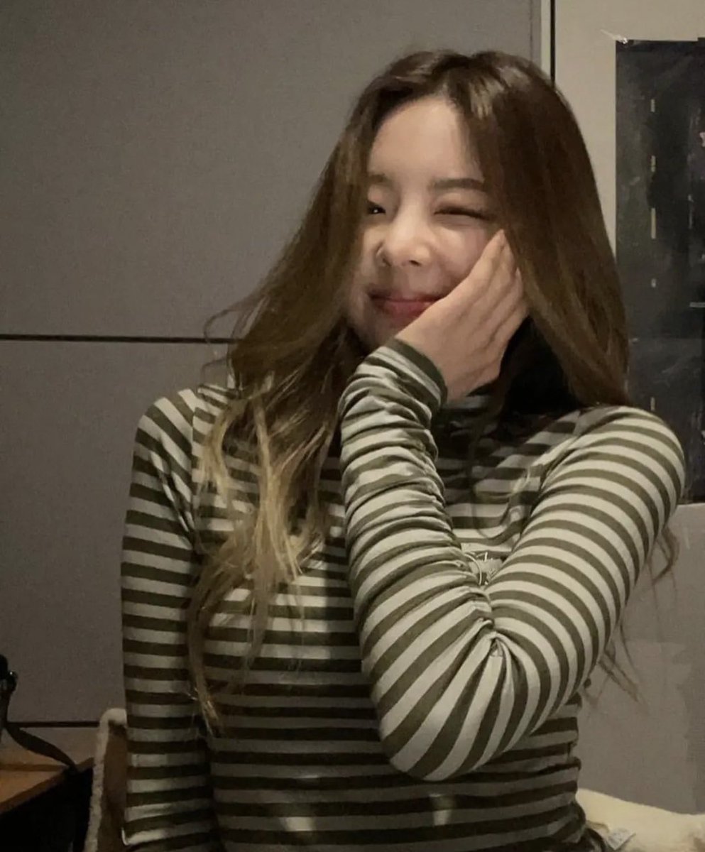 rowanderland's tweet photo. #gloryfmsinsta low quality pics of a low quality bi— [sniped] THIS IS FOR 200 !! 🫶🏻🫧 https://t.co/HR9Bl7edv6