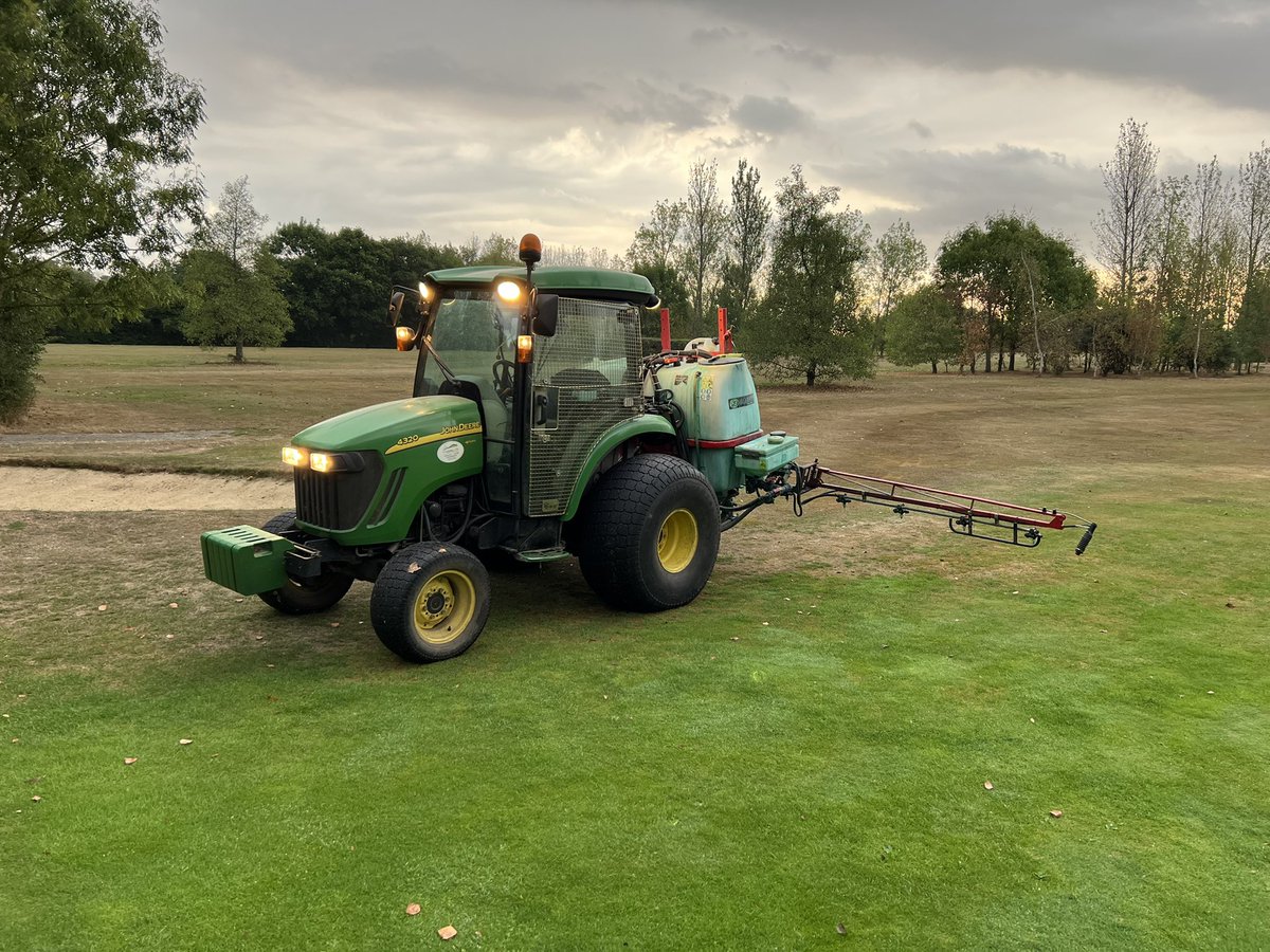 NickSwanson83's tweet photo. A good early morning spray before the storm ⛈ 🏌️‍♂️⛳️ https://t.co/VMY4V5XYCs