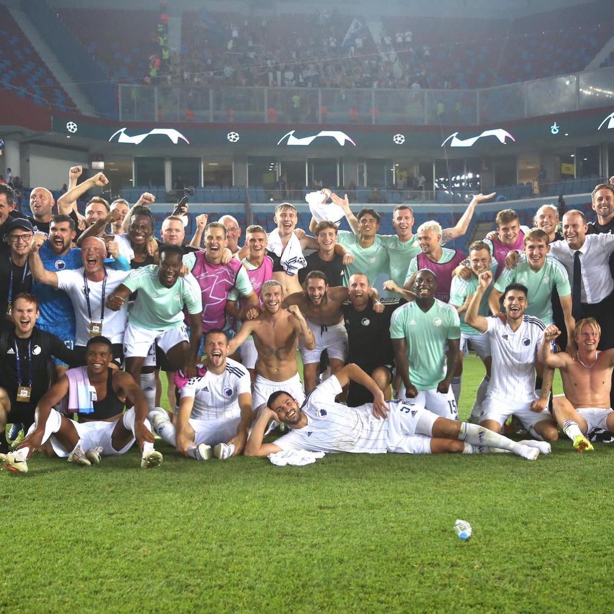 FCKUpdate's tweet photo. TEAM💙 #cldk #Trafck #fcklive #ChampionsLeague https://t.co/MEocRSgEch