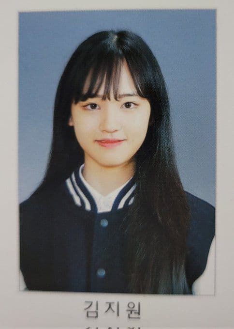 minsour0_o's tweet photo. hi kim jiwon          hi kaya kiyohara
#LIZ #IVE               #kayakiyohara https://t.co/LQnrwDTKau
