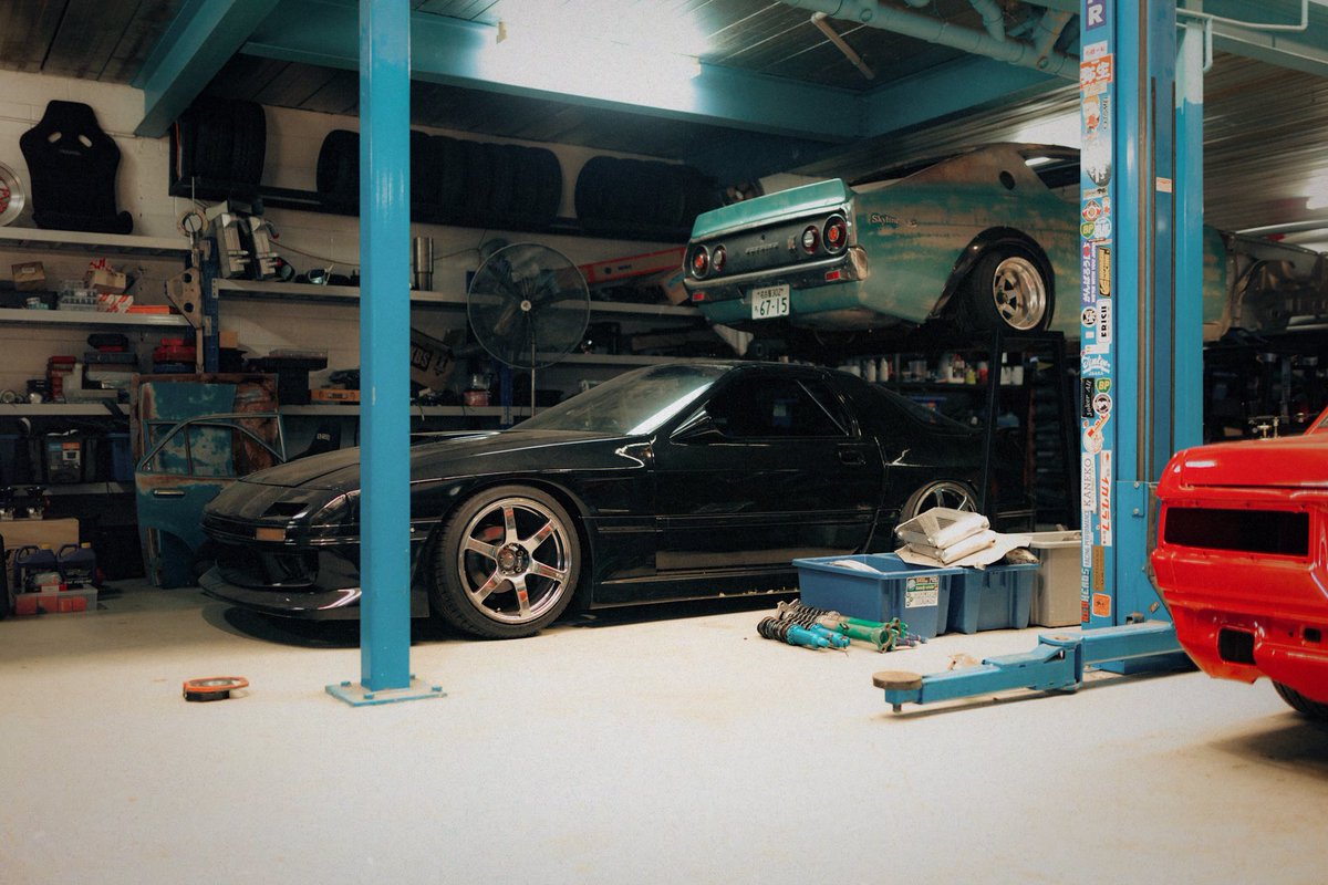CastleCarMedia's tweet image. the workshop. 1/3 

#StanceWorks #Garage #LowStandards