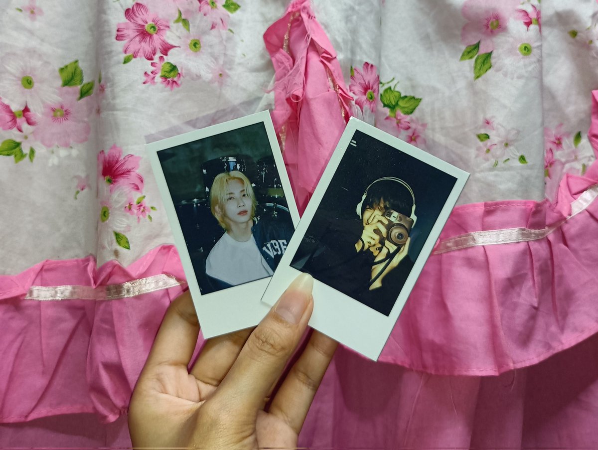 lee_pizzaboy's tweet photo. Wahhh. My first time to purchase an album here in twitter. Buti na lang you're super legit and mabait kuya @ph_papercut. Walang pizzaboy na umuwi😭. Pero ayos lang nandito naman tatlong pogi. Ganda pag pack super secured ❤️❤️. Will buy pa talaga next sa'yo! https://t.co/Ot1uN1PdFS