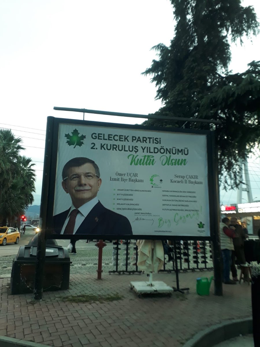 ayberkyagiz's tweet photo. Şimdiye kadar böyle tek bir bilboard reklamımız olamadı.
Siz hala "Memleket Partisi'nin parası nereden geliyor" diye sorgulayın vicdansızlar. https://t.co/4djJGppfIn