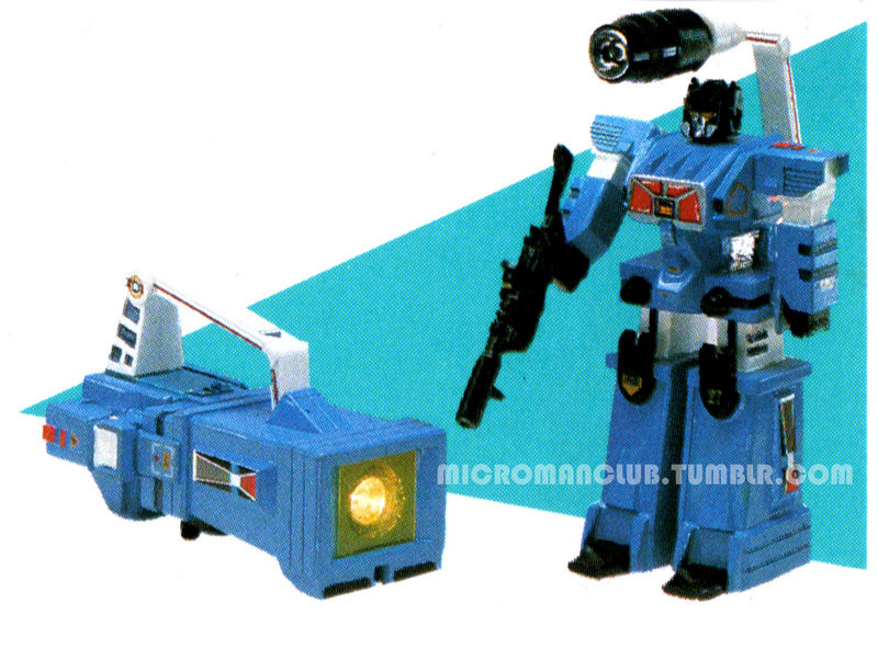 TF_Moments's tweet photo. Micro Change toys that were never imported to become Transformers: a binoculars, a pair of padlocks, and a working flashlight. (1984) https://t.co/cfysH7rDnA