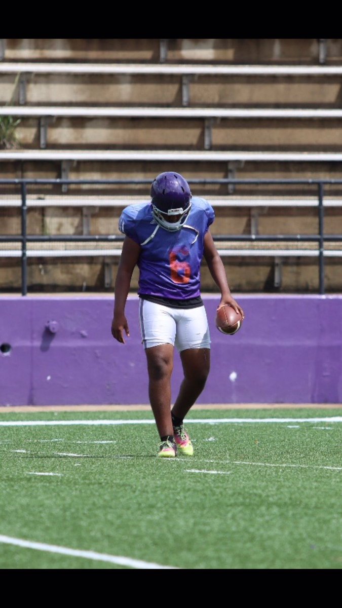 Bhiggins2Brian's tweet photo. This is what it looks like when you don’t want to leave the field. Just a kid running plays in his head.
#gunslinger🎯#AllWeNeedIsAStage!!@NSUDemonsFans @Dab2Live @QuincyLCarter https://t.co/UWbPJJQI4B