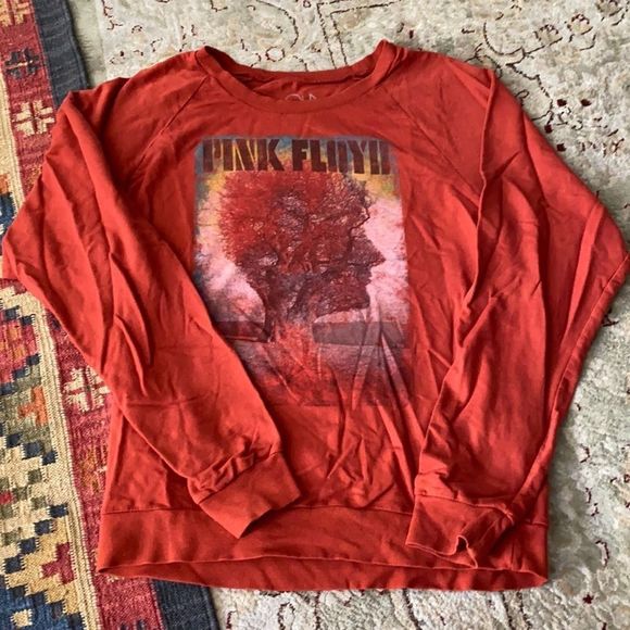LuckyPaco07's tweet photo. So good I had to share! Check out all the items I'm loving on @Poshmarkapp #poshmark #fashion #style #shopmycloset #chaser #achristmasstory #hanes: https://t.co/MB1yXov0Fk https://t.co/1eaq4IDB69