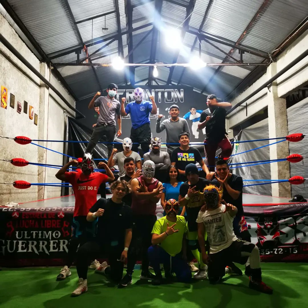 u_cmll's tweet photo. NUEVAMENTE UN ENTRENAMIENTO MAS EN LA ESCUELA U GUERRERO DONDE NACEN LAS ESTRELLAS DE OTRO NIVEEEEEEEEEL!!!!!!!!!
#CMLL
#ESCUELAULTIMOGUERRERO
#MINEROS#65
#COLMORELOS
#LUNESMIERCOLESYJUEVES
#DE8A10PM
#CHINGOOOOOON
#ULTIMODRAGONCITO https://t.co/HXnS4YFiA2