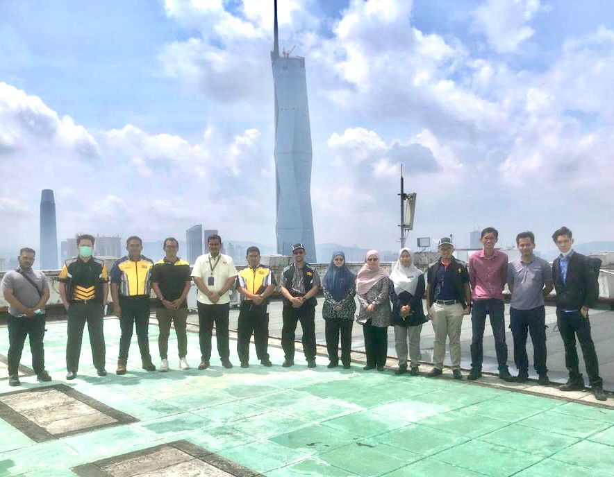 JKRWoksyop's tweet photo. Pemeriksaan validasi sistem lif di Bukit Aman, PDRM. Lawatan turut dihadiri oleh JMPK Ir. Zalina binti Mohd Yusof, Bahagian Pakar Peralatan Pengangkutan &amp; Kejuruteraan Bendalir serta pasukan khidmat pakar Cawangan Kejuruteraan Mekanikal CKM.

@JKR_CKM
@JKRMalaysia https://t.co/dDyBCofzlP
