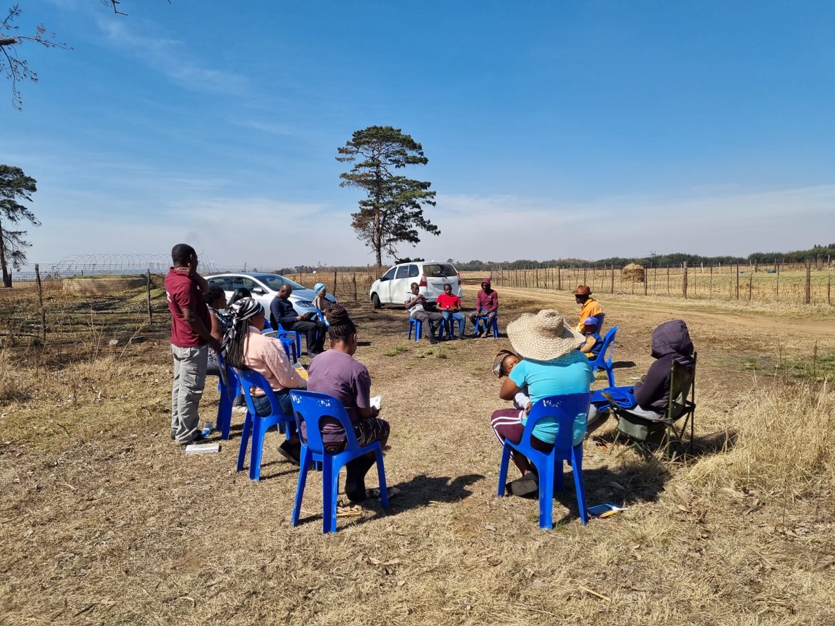 Planact_NGO's tweet photo. #ClusterApproach A small remote community in Kwezela Farm reached out to MASCOM (Emalahleni informal settlement cluster).
Local communities showed support to the cluster approach as an effective solution in tackling service delivery issues in their municipality. https://t.co/o574vu9KYe