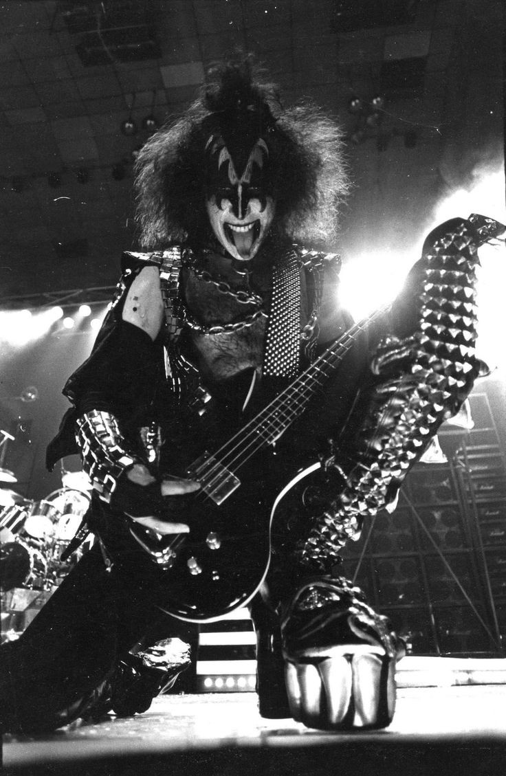 jessicareviews_'s tweet image. Happy birthday to a rock legend Gene Simmons! 

#Kiss #rock #genesimmons