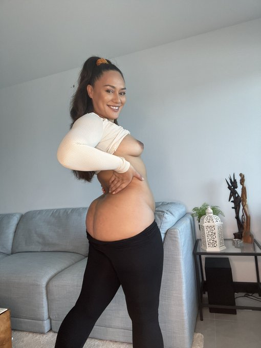 Tickle my tonsils 👅 https://t.co/Vu4Sy7AUij