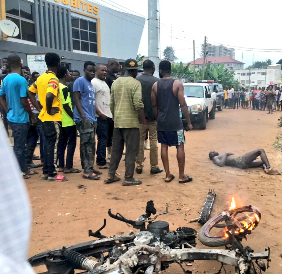 Thevokofficial's tweet photo. Earlier this morning, around 5:30 am, two armed robbers were caught while in a gang robbery with a motorbike at Ayeduase - around Shalom Hostel. 

One escaped the scene leaving the other who tried to use a knife he was having in possession on the security who caught them. https://t.co/aCP8hmKf9R